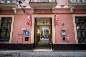Sevilla : hotel Petit Palaca Marques Santa Anna